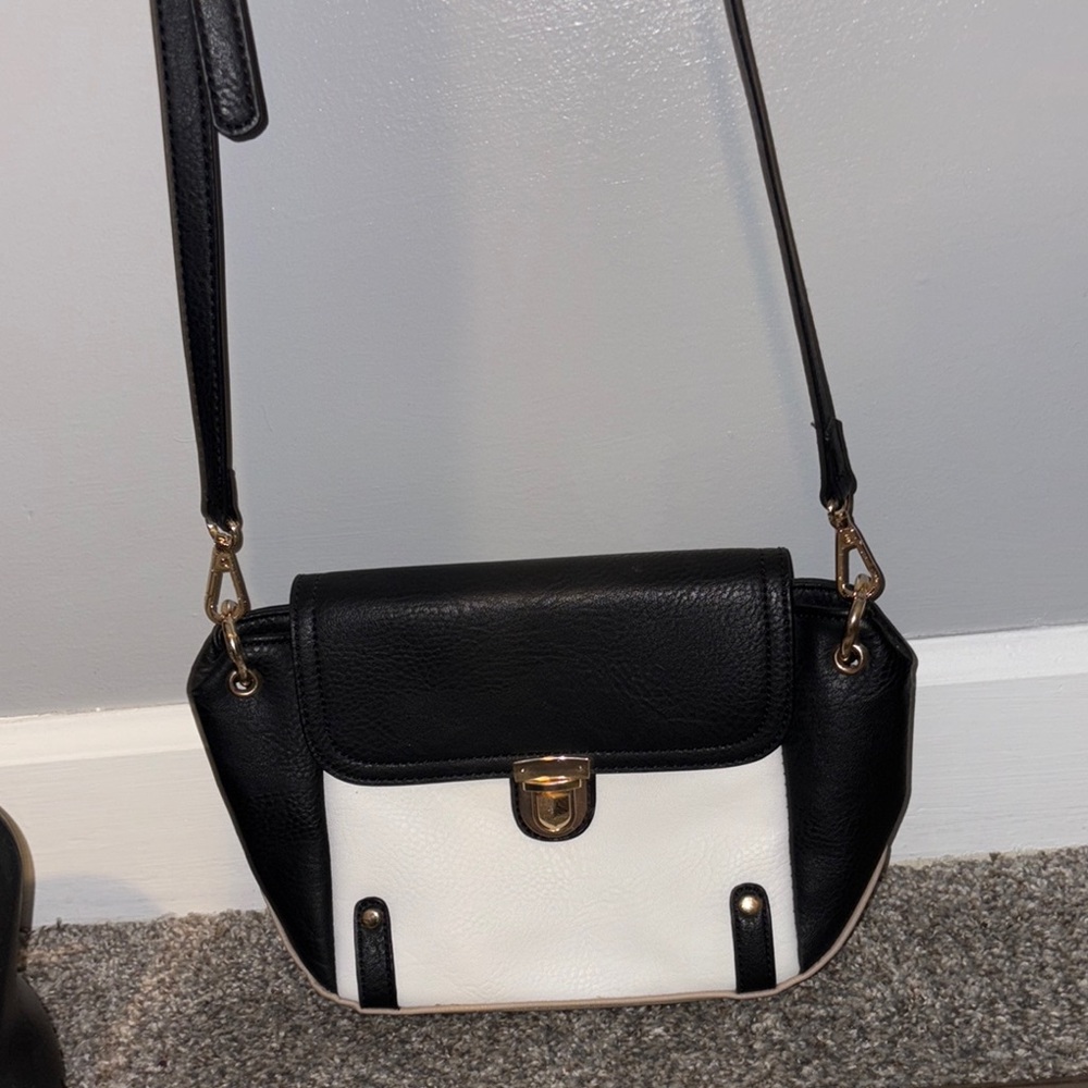 Elegant Black and White Crossbody Bag with Adjustable Strap